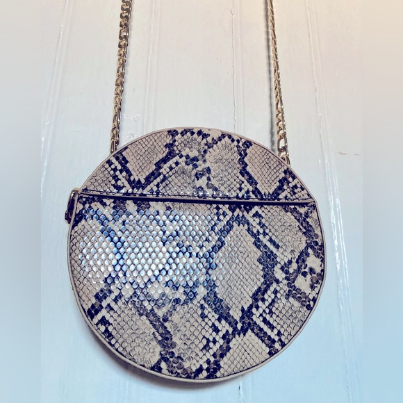 Topshop Crossbody Circle Bag, Faux Snakeskin, Genuine Metal Chain Strap/Hardware - Picture 10 of 13